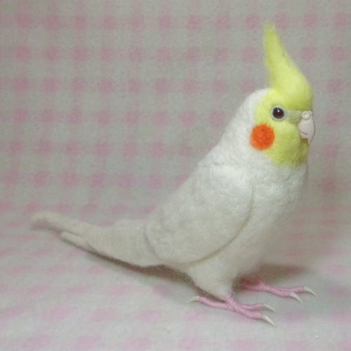 ライフサイズ オカメインコ ルチノ－（濃赤目）リアル 羊毛