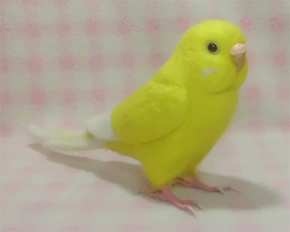 ライフサイズ　セキセイインコ ルチノー(濃赤目） 羊毛フェルト　受注作成　羊毛インコ　羊毛ぬいぐるみ　メモリアル　 3枚目の画像