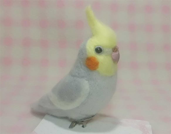 オカメインコ mini ライトグレー ☆ マグネット/ブローチどちらか選択　足有に変更可能　受注作成　 羊毛フェルト 3枚目の画像