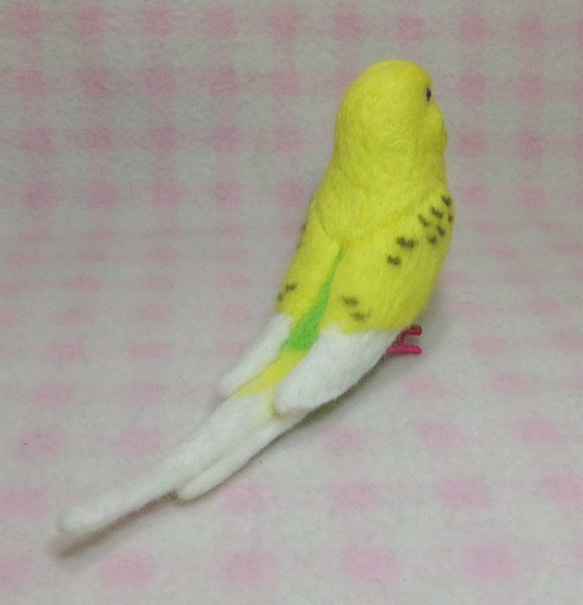 羊毛フェルト セキセイインコ クリップ / イエローハルクイン (クリップから足へ変更作成可）受注作成　鼻の色変更可能 4枚目の画像