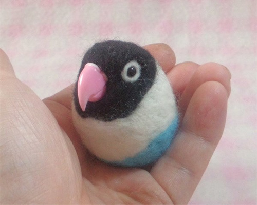 [専用　こり様]くるみボタン ブローチ 刺繍 フェルト ハンドメイド インコ 専用 こり様]くるみボタン ブローチ 刺繍 フェルト ハンドメイド