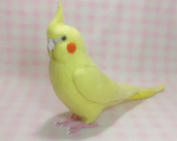 ライフサイズ　オカメインコ イエロールチノー（濃赤目）羊毛フェルト　受注作成　羊毛インコ　羊毛ぬいぐるみ　工房小鳥屋さん 4枚目の画像