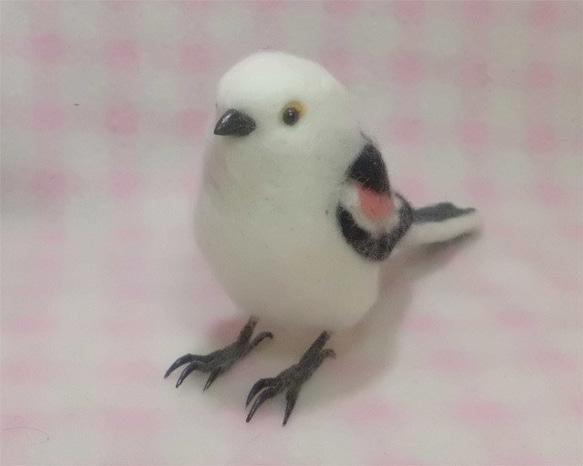 羊毛フェルト ほぼライフサイズ　シマエナガ　受注作成　野鳥　羊毛インコ　羊毛オブジェ　工房小鳥屋さん 2枚目の画像