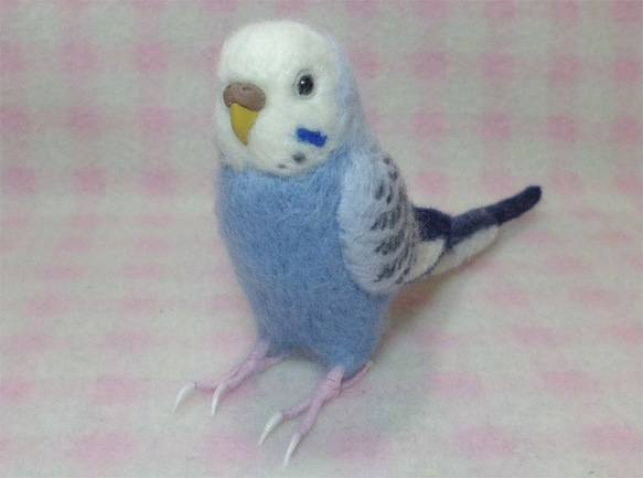 セキセイインコ ライラックオパ－リン   リアル♪ ほぼライフサイズ 羊毛フェルト　鼻の色変更可能　受注作成　羊毛インコ 2枚目の画像