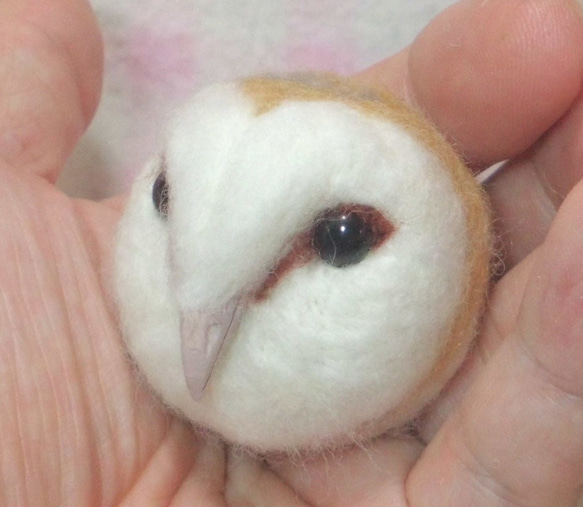 ☆メンフクロウ☆マグネット/ブローチ どちらか選択 受注作成　羊毛フェルト　野鳥　猛禽類　工房小鳥屋さん 2枚目の画像