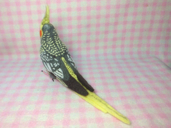 ライフサイズ♪ オカメインコ パール（羽色変更可能）羊毛フェルト　羊毛ぬいぐるみ  羊毛インコ　受注作成　工房小鳥屋さん 3枚目の画像