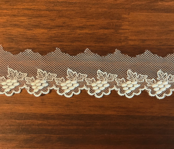 2m チュールレース 片耳スカラップ 葡萄柄 日本製 lace-No,018 2枚目の画像