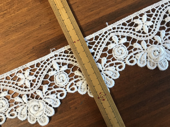 【再販】2m コットンケミカルレース 片耳スカラップ 巻きバラ柄 日本製 lace-No,020 5枚目の画像