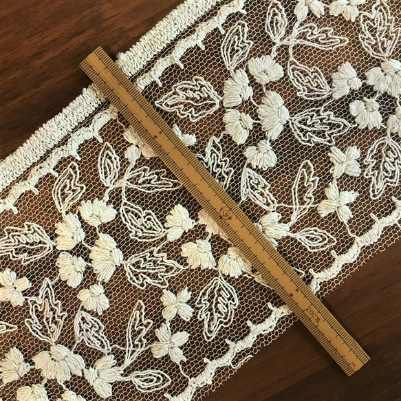 ▼ 値下げ ▼ 1m 綿麻混レース 両耳スカラップ ボタニカル柄 日本製 lace-No,063-1 5枚目の画像