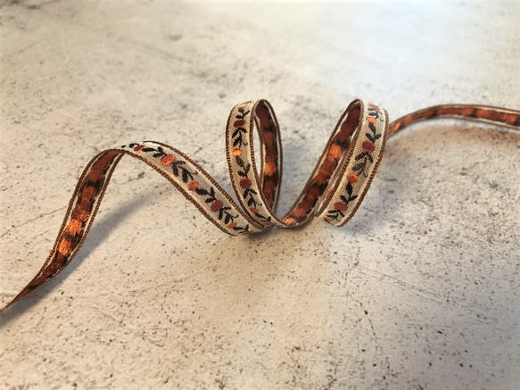 ▼ 値下げ ▼ 1m ◆ フランス製リボン ◆ 木の実柄 ◆ オレンジ【tape-No,034-1】 1枚目の画像