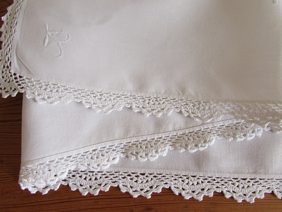 ドイツの手仕事/素敵な白糸手刺繍と手編みレース テーブルセンター　(ヴィンテージ) 8枚目の画像