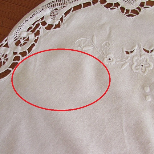 白糸手刺繍　手編みレース繋ぎ　テーブルクロス 白糸手刺繍 手編みレース繋ぎ テーブルクロス