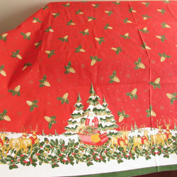 ドイツのクリスマス★そりでプレゼントを運ぶサンタクロースのプリント柄 大判テーブルクロス (ヴィンテージ・リメイク生地) 3枚目の画像