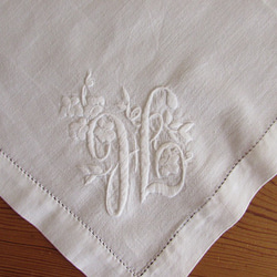 フランスの手仕事/素敵なお花とモノグラムの白糸手刺繍 テーブルマット・ナプキン　(ヴィンテージ・白糸刺繍) 5枚目の画像