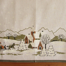 ドイツのクリスマス★雪降る教会のある景色とサンタクロース プリント柄テーブルクロス　(未使用・ヴィンテージ) 7枚目の画像