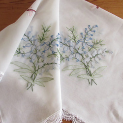 ドイツの手仕事/可憐な勿忘草の手刺繍とケミカルレース テーブルクロス