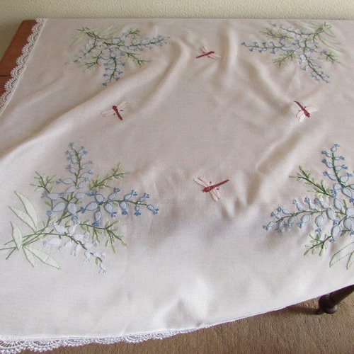 ドイツの手仕事/可憐な勿忘草の手刺繍とケミカルレース テーブルクロス
