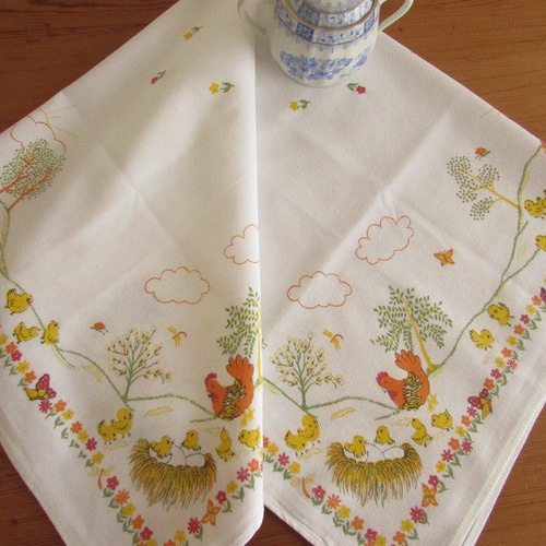 フランス　アンティーク　ひよことお花の刺繍　テーブルクロス フランス アンティーク ひよことお花の刺繍 テーブルクロス フランス