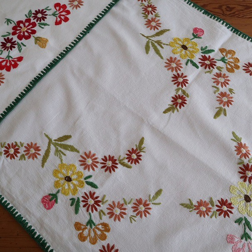 手刺繍【ハンドメイド】 花刺繍のれん 手刺繍【ハンドメイド】 花刺繍のれん