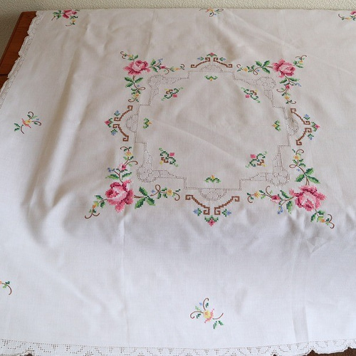 ドイツの手仕事/華やかなピンクローズのクロスステッチ 手刺繍