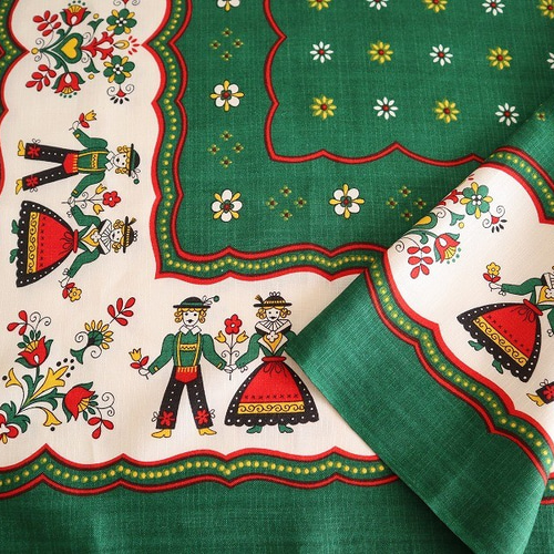 ドイツのヴィンテージ/133x108㎝ チロルの男女 プリント柄テーブル