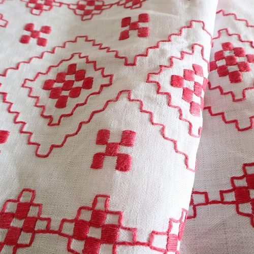 ドイツの手仕事/フォークロアな幾何学模様の赤糸手刺繍 テーブル