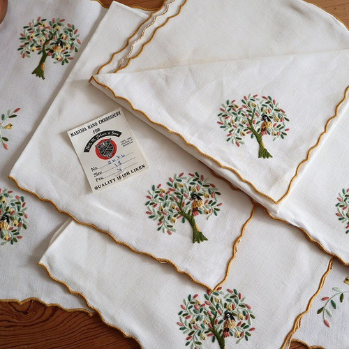 ポルトガルの手仕事/小鳥や木々のマデイラ刺繍 生地5点 (テーブル