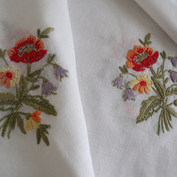 ドイツの手仕事/可愛い野花の花束 手刺繍 テーブルクロス  コットン生地 (ヴィンテージ) 5枚目の画像