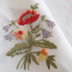 ドイツの手仕事/可愛い野花の花束 手刺繍 テーブルクロス  コットン生地 (ヴィンテージ) 8枚目の画像