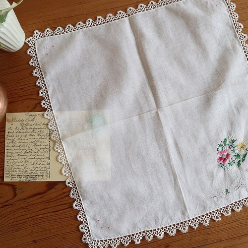 【未使用】和光 草花の手刺繍 ハンカチ ベトナム製 刺繍 ハンカチ 未使用 未使用】和光 草花の手刺繍 ハンカチ