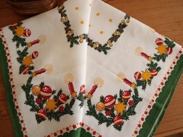 ドイツのヴィンテージ☆クリスマス オーナメントやキャンドルのプリント柄 レトロなテーブルクロス 7枚目の画像