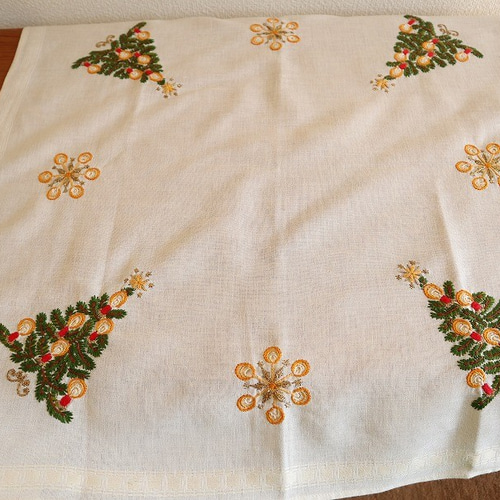 ドイツの手仕事☆クリスマス☆キャンドル灯るクリスマスツリーの手刺繍