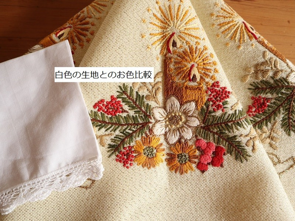 ドイツの手仕事☆クリスマス お花に囲まれた素敵なキャンドルリースの手刺繍 テーブルクロス 未使用品 (ヴィンテージ) 9枚目の画像