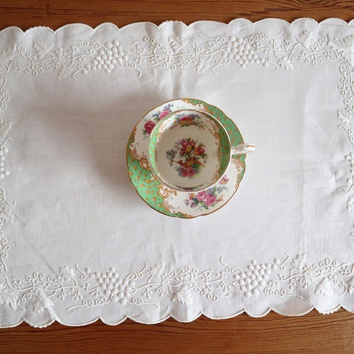 ポルトガルの手仕事/マデイラ刺繍 リネン生地に葡萄の白糸手刺繍