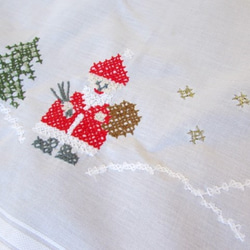 ドイツの手仕事★クリスマス★サンタさんのクロスステッチ刺繍テーブルクロス 1枚目の画像