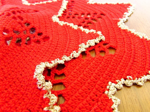 ドイツの手仕事★クリスマス★手編みの赤ｘゴールド・ドイリー 4枚目の画像