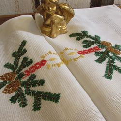 ドイツの手仕事★クリスマス★キャンドルとモミの木の手刺繍/テーブルランナー 7枚目の画像