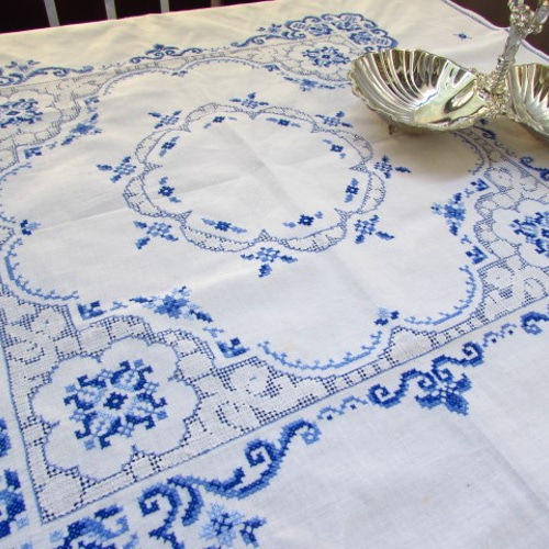 ☆ハンドメイド刺繍 水色のテーブルクロス☆ 専用】テーブルクロス