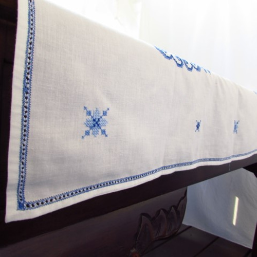 ドイツの手仕事/青の刺繍糸クロスステッチxヘムステッチ・テーブル