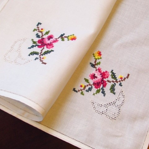 ドイツの手仕事/薔薇のクロスステッチとドロンワーク刺繍