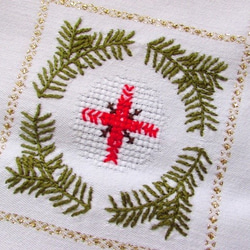 ドイツのクリスマス★金糸格子とクロスステッチで刺繍のクロス 6枚目の画像