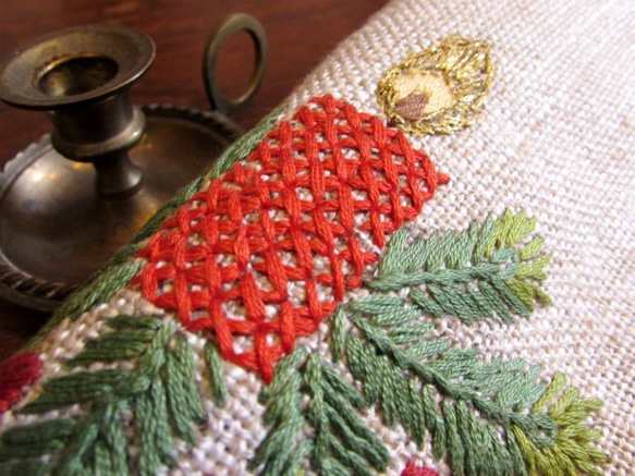 ★ドイツの手仕事★クリスマス★赤いキャンドルリース手刺繍入り星型テーブルマット 2枚目の画像