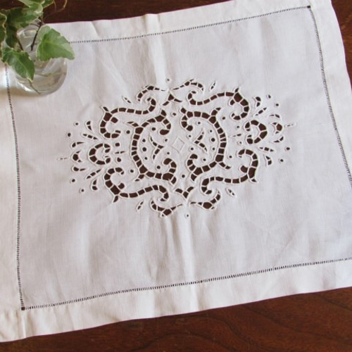 フランスの手仕事/1940年 素敵な白糸カットワーク刺繍のスクエア型