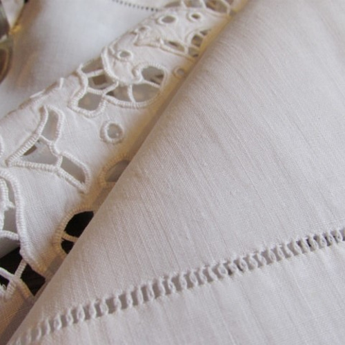 フランスの手仕事/1940年 素敵な白糸カットワーク刺繍のスクエア型