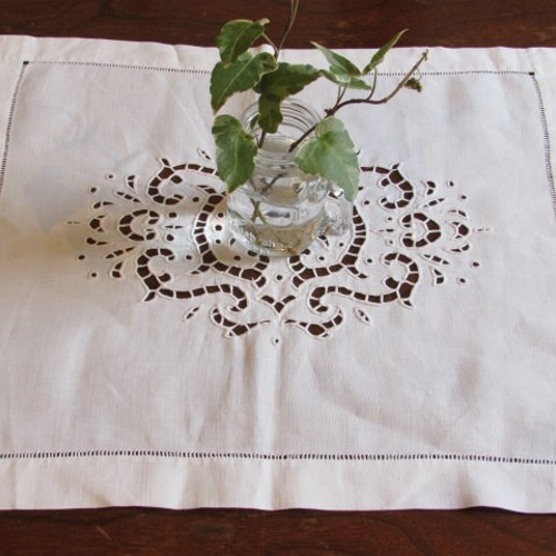 フランスの手仕事/1940年 素敵な白糸カットワーク刺繍のスクエア型