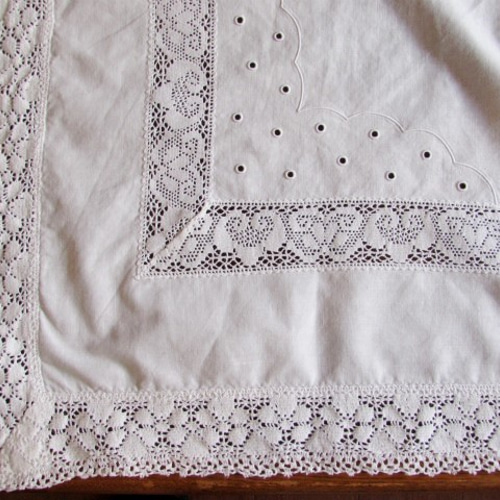 ドイツのヴィンテージ/白生地x可愛いコットンレースのテーブルクロス