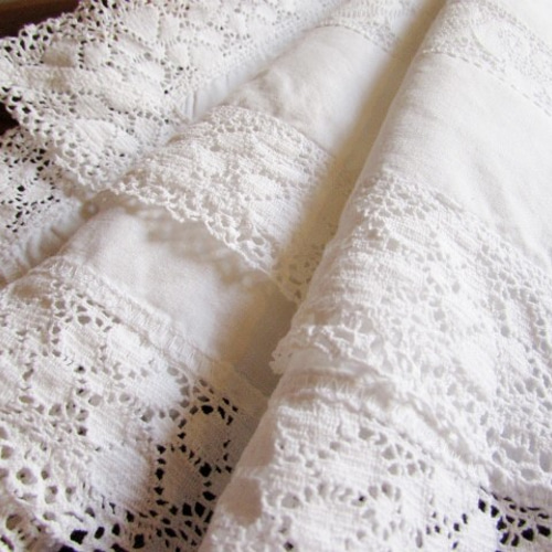 白いレースのテーブルクロスハンドメイドビンテージ ドイツのヴィンテージ/白生地x可愛いコットンレースのテーブル