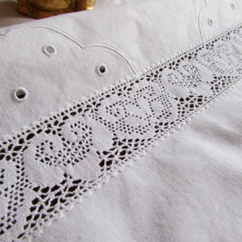 白いレースのテーブルクロスハンドメイドビンテージ ドイツのヴィンテージ/白生地x可愛いコットンレースのテーブル