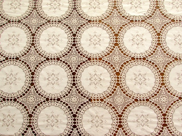 フランスの手仕事/手刺繍入りモチーフ繋ぎ クロッシェ手編みの豪華なテーブルクロス 4枚目の画像