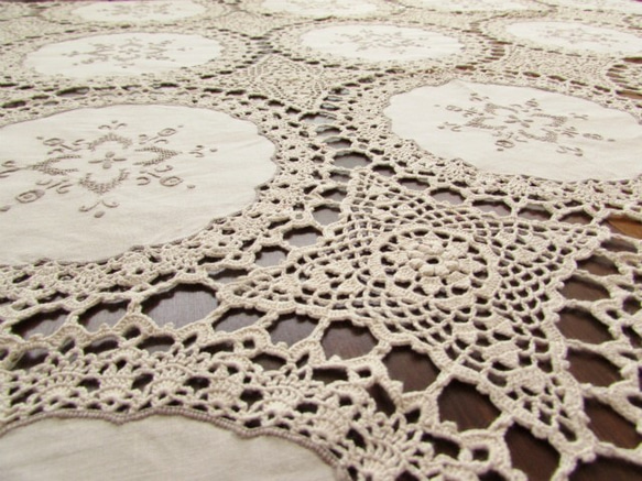 フランスの手仕事/手刺繍入りモチーフ繋ぎ クロッシェ手編みの豪華なテーブルクロス 6枚目の画像